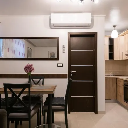 Ante Apartment *