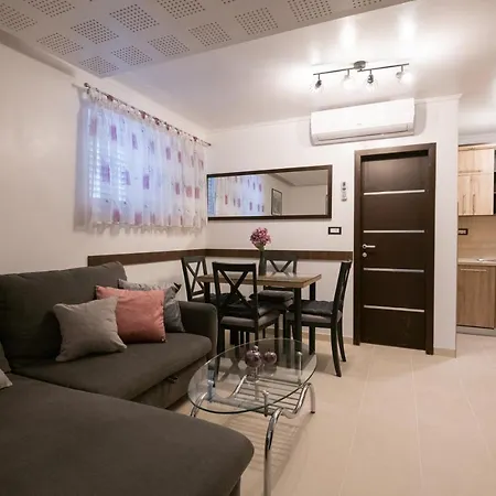 Ante Apartment *
