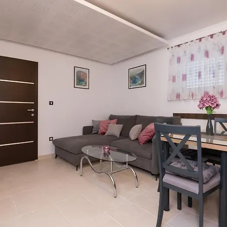Apartment Ante *
